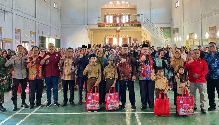 2.576 Seragam Gratis Tingkat SD dan SMP Sederajad Dibagikan di Tiga Kecamatan