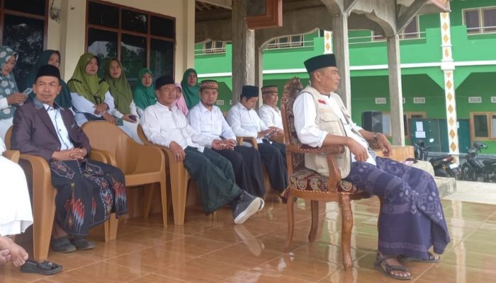 Ketua BAZNAS Lampung Barat Abdul Rosid Ajak Para Santri Teguh Amalkan Ikrar Santri