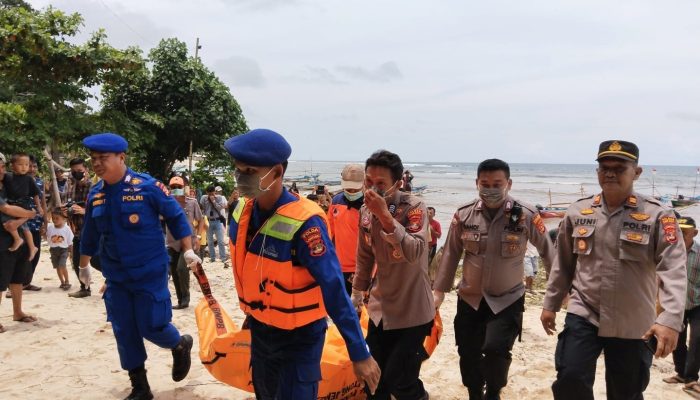 Geger!! Mayat Mengapung Ditemukan Nelayan di Perairan Laut Tanjung Setia Pesbar