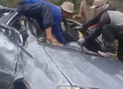 Diduga Rem blong, Mobil Box Seruduk Sedan Vios Tidak Ada Korban Jiwa Dalam Insiden Tersebut