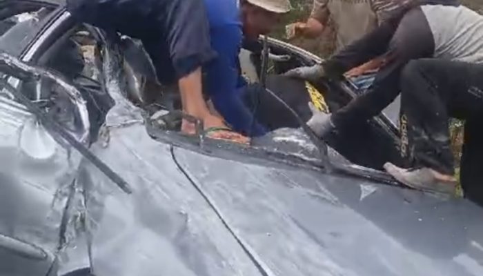 Diduga Rem blong, Mobil Box Seruduk Sedan Vios Tidak Ada Korban Jiwa Dalam Insiden Tersebut