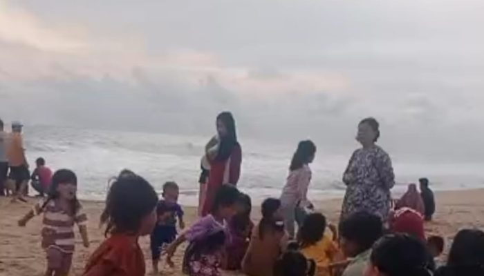 Hanyut Terbawa Ombak, Warga Pekon Gedung Cahaya Kuningan Pesisir Barat Hingga Kini Belum Ditemukan