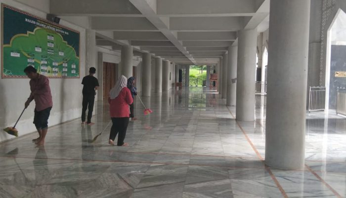 Pengurus BKM Masjid Islamic Center dan UPT Sekuting Terpadu Gelar Gotong Royong Sambut Bulan Suci Ramadhan 1446H