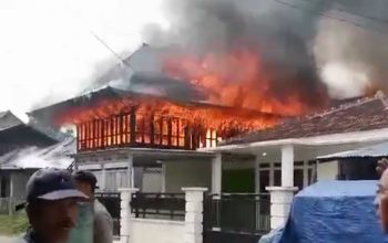 Tujuh Rumah Terbakar di Kecamatan Way Tenong Satu Habis, Api Diperkirakan Dari Gas Elpiji