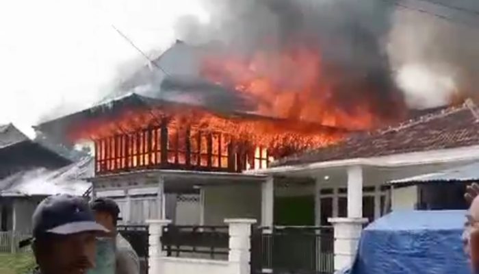 Tujuh Rumah Terbakar di Kecamatan Way Tenong Satu Habis, Api Diperkirakan Dari Gas Elpiji