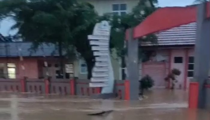 Banjir Rendam Rumah dan Puskesmas di Batara Nila, Lampung Selatan: Warga Mengungsi, Akses Terhambat