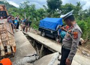 Jalur Suoh – Sukabumi Amblas Terlindas Tronton, Arus Lalin Tetap Aman