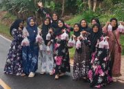 Jamaah Pengajian dan PKK Pekon Batu Kebayan Bagikan Takjil Gratis