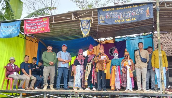 Hadiri Pesta Sekura Di Pekon Bakhu,Mad Hasnurin Ajak Masyarakat Menjaga Budaya Warisan Leluhur
