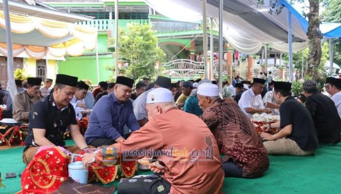 Anggota DPRD Pesisir Barat Hadiri Ngejalang Balak di Pekon Penengahan Karya Penggawa