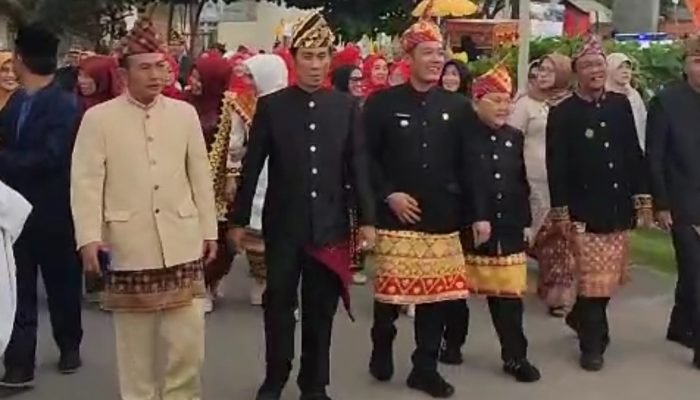 Hari Ultah Kabupaten Pesisir Barat, Dimeriahkan Pawai Budaya 16 Marga Saibatin
