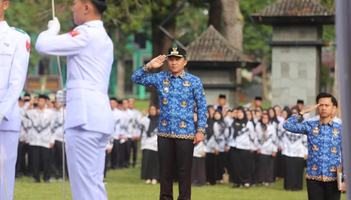 Ciderai Upacara Peringatan Hardiknas, Parosil Tegas: Jika Itu Kepala Sekolah Akan Kita Ganti, Kalau Guru Pengajar Kita Beri Pembinaan