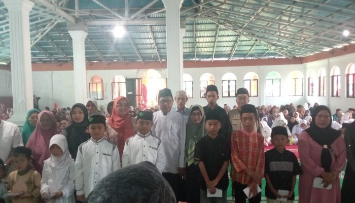 UPZ Masjid Ar-Rahman Berbagi Kepada Lansia dan Anak Yatim