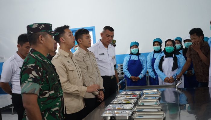SPPI Batch 3 di Dapur MBG Pekon Sebarus, Dapat Arahan Dari Dandim 0422/LB Letkol Inf Rizki Kurniawan