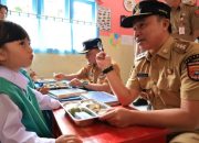 Hari Pertama Makanan Bergizi Geratis di Lampung Barat Dimulai, Cek Lokasi