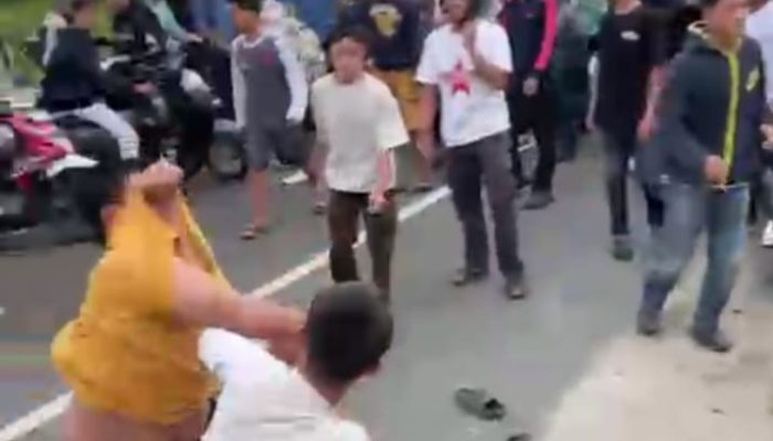 Dua Kubu, Diduga Remaja SMP Baku Hantam di Areal Makam Pahlawan Balik Bukit