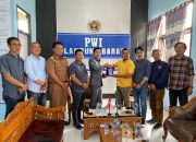 Ketua DPRD Edi Novial Kunjungi Kantor PWI Lampung Barat Bahas Situasi Efisiensi