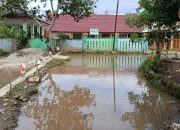 Sering Tergenang, Peratin Bakhu Diminta Alokasikan DD Untuk Membangun Drainase Jalan Lingkar
