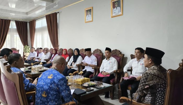PMI Lampung Barat Audensi Ke-Bupati Ajukan Mobil Donor Darah