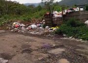 Dua Bulan Tak Diangkut Warga Keluhkan Tumpukan Sampah Dekat Rumah Dinas DPRD
