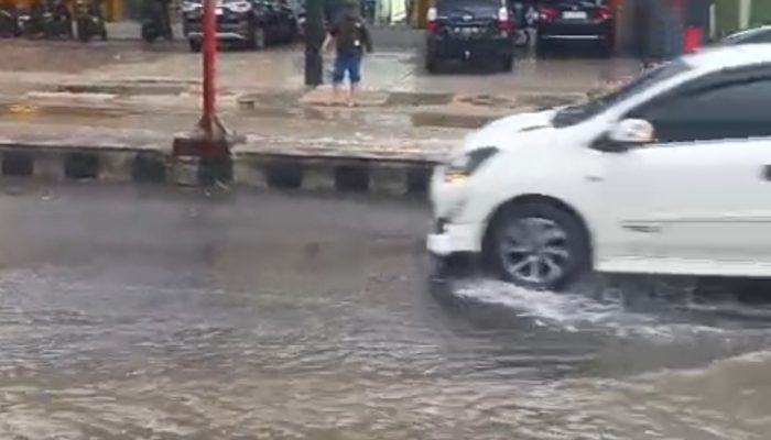 Jalan Raden Intan Balikbukit Selalu Banjir, DLH dan BPBD Saling Lempar Tanggung Jawab