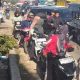 Antrean Panjang BBM di SPBU Karangagung Picu Kemacetan Jalan Nasional