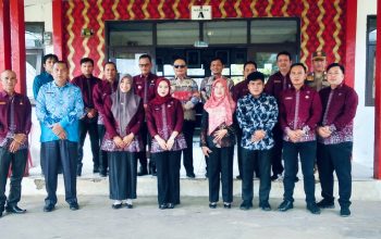 Wakil Bupati Lampung Barat Kunjungi Kecamatan Batubrak, Tekankan Kedisiplinan Kerja