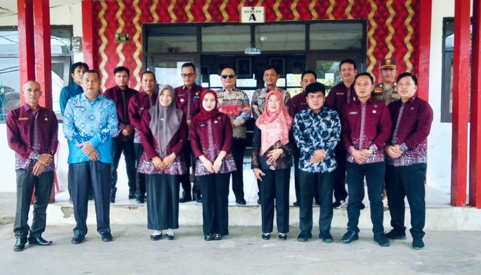 Wakil Bupati Lampung Barat Kunjungi Kecamatan Batubrak, Tekankan Kedisiplinan Kerja