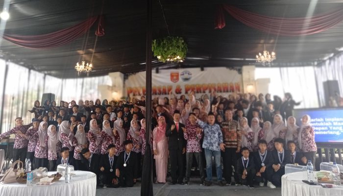 Suasana Haru dan Bangga Warnai Pelepasan 79 Siswa Angkatan XVI SMPN 4 Liwa