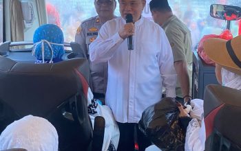 Suasana Haru dan Gembira Saat Penyambutan Jamaah Haji Lampung Barat