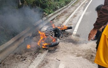 Motor Terbakar Akibat Konslet Kabel, Milik Warga Kelurahan Pasar Liwa