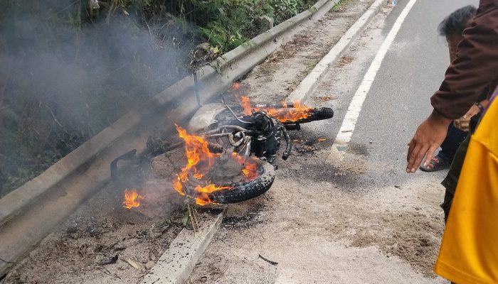 Motor Terbakar Akibat Konslet Kabel, Milik Warga Kelurahan Pasar Liwa