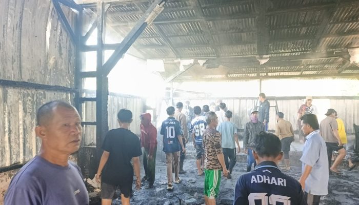 Kebakaran Landa TPA Padang Cahya, Kerugian Ditaksir Capai Rp300 Juta