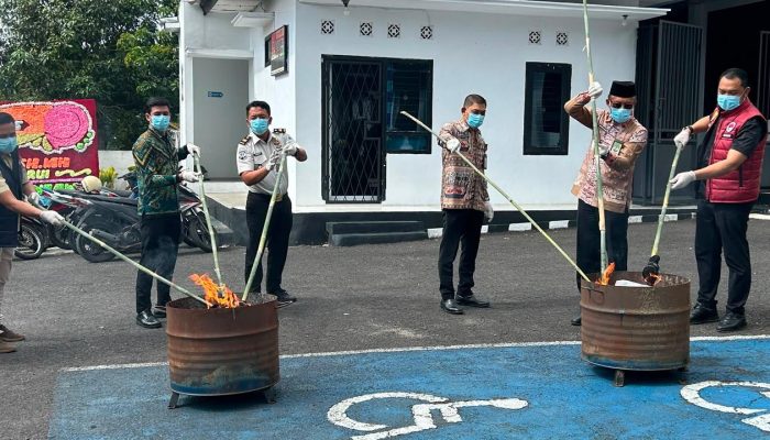 Telah Inkracht 31 Barang Bukti di Kejari Lampung Barat di Musnahkan
