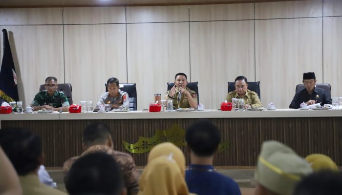 Dampak Abu Vulkanik dan Kemarau Bupati Lambar Bagi Tugas OPD Untuk Mengatasinya