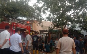 Naas!! Rumah Panggung di Lumbok Seminung Lampung Barat Hangus Terbakar