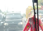 Antrian Tidak Beraturan di SPBU Kembahang Membuat Kemacetan Untuk Pengguna Jalan