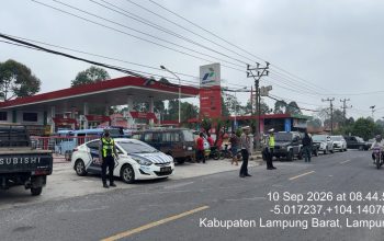 Muncul Keluhan, Sat Lantas Polres Lampung Barat Sigap Urai Kemacetan di SPBU Kembang Batubrak