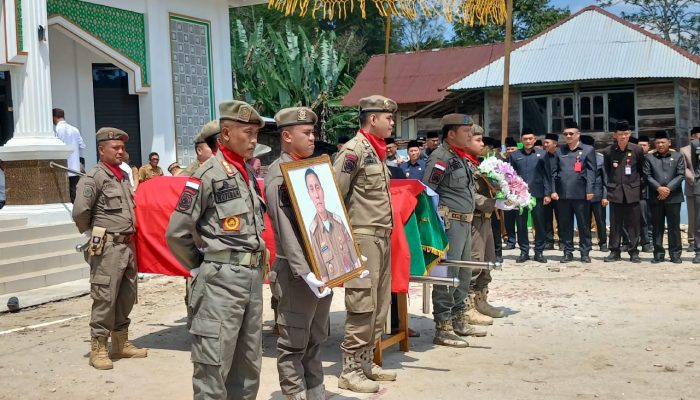 Pemkab Lampung Barat Antar Kepala Disdukcapil Ruspan Anwar ke Peristirahatan Terakhir