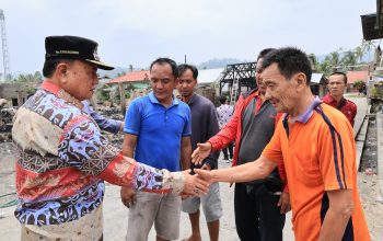 Wabup Mad Hasnurin Tinjau Lokasi Kebakaran di Sukau, Salurkan Bantuan Untuk Keluarga Korban